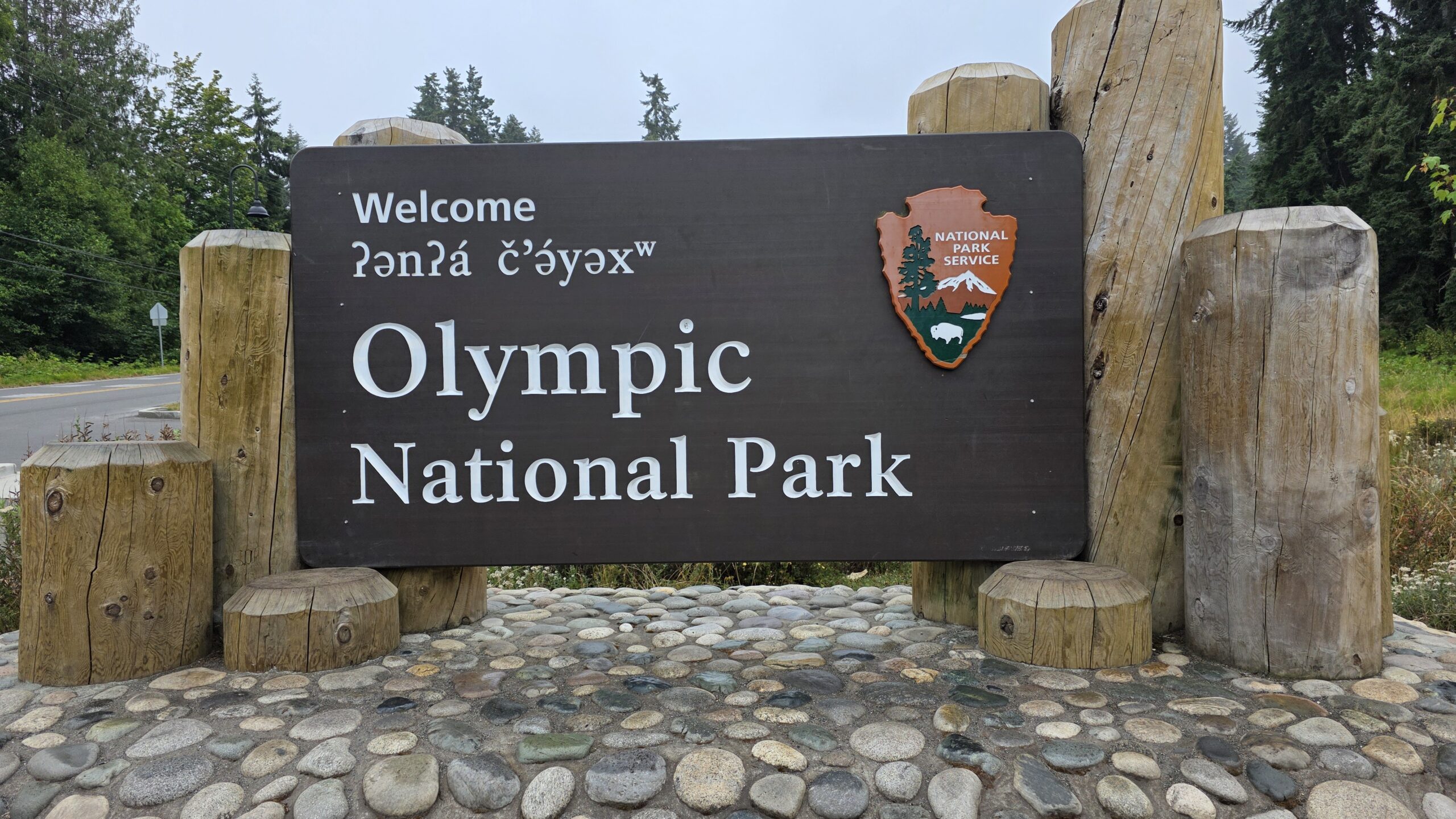 Tablica powitalna przy wjeździe do Olympic National Park – początek naszej przygody w jednym z najpiękniejszych parków narodowych USA