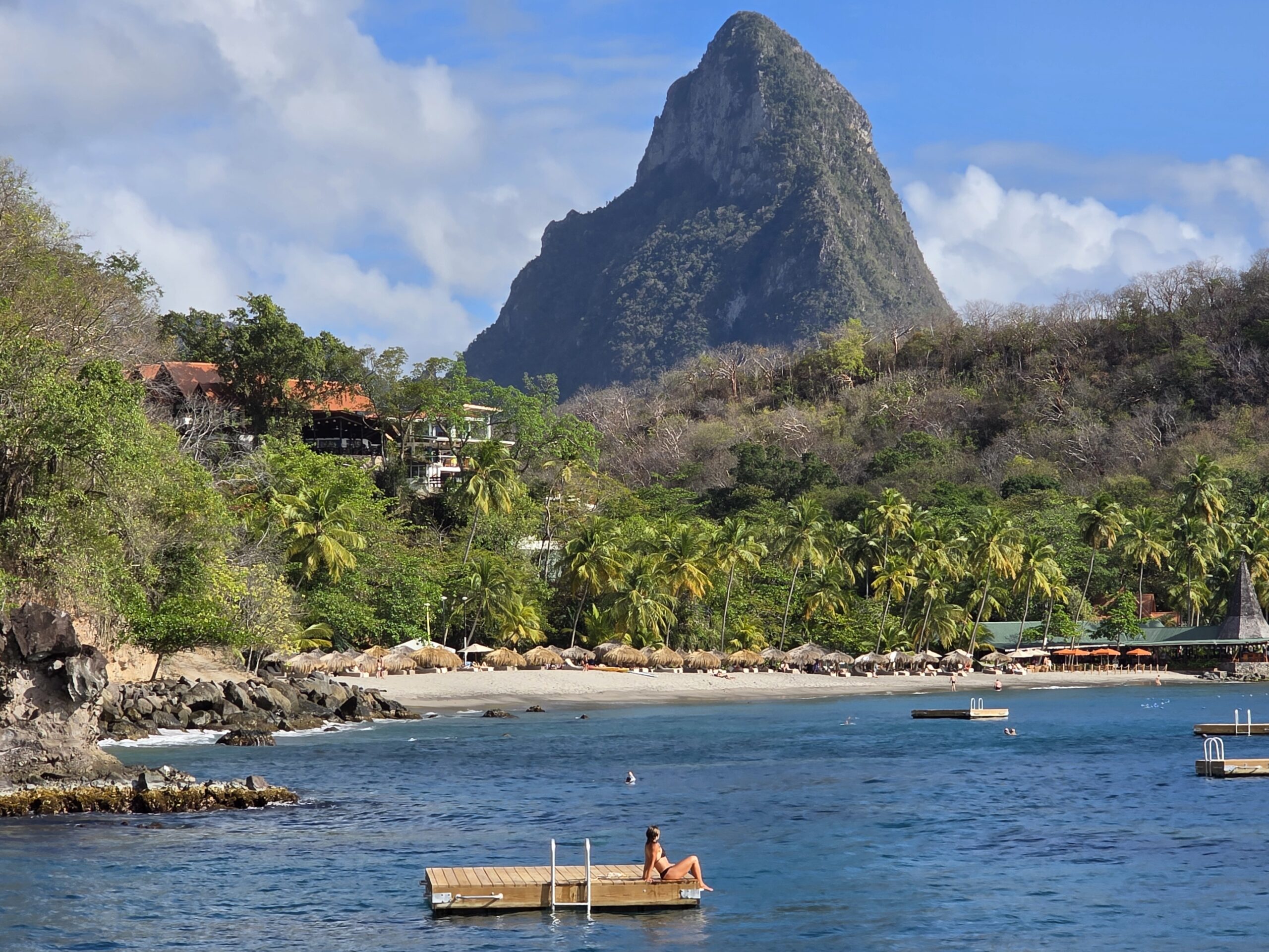 Widok z molo na Anse Chastanet Beach, St. Lucia