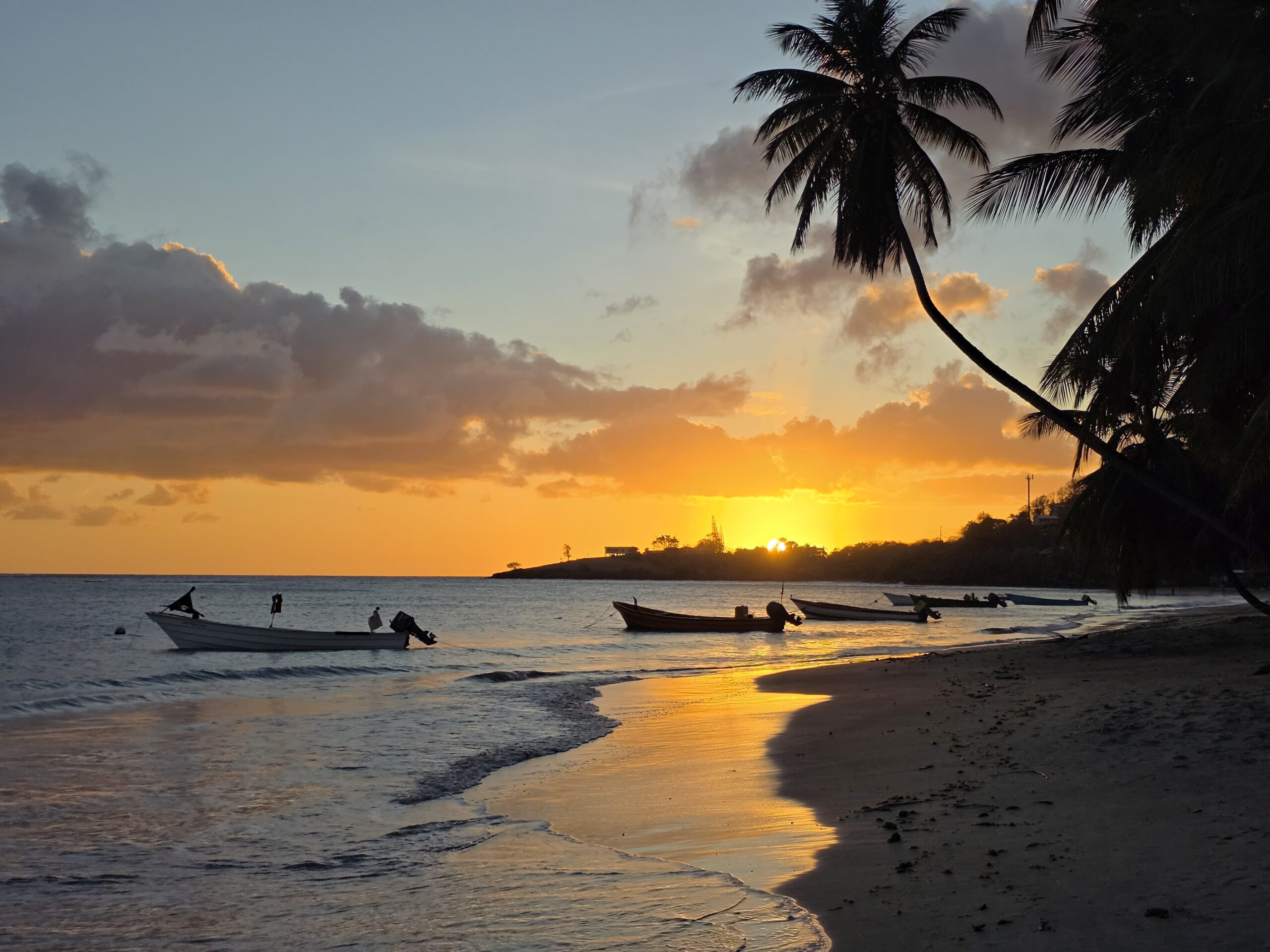 Zachod slonca na plazy w Laborie, St. Lucia